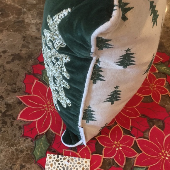 🆕 Cynthia Rowley Beaded Green Velvet Large Decorative Pillow Reindeer Deer Woods - Picture 8 of 16